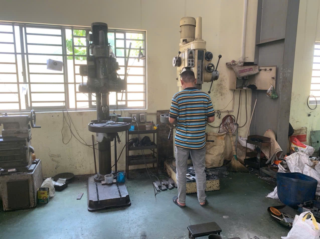 Bench drill machine